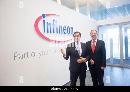 Directeur financier Sven Schneider (l.) et PDG Reinhard PLOSS am 12. Novembre 2019 BEI der Jahres PK von Infineon technologies à Neubiberg BEI München. Erstellung von Dienstleistungen und 40.000 Angestellten. (Photo par Alexander Pohl/Sipa USA) crédit: SIPA USA/Alay Live News Banque D'Images