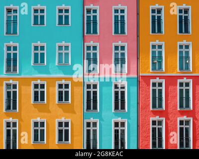 façade de bâtiment colorée, arrière-plan immobilier résidentiel, façade de maison Banque D'Images