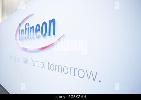 Neubiberg, Allemagne. 12 novembre 2019. Le logo d'Infineon lors de la conférence de presse annuelle de l'Infineon technologies AG sur 12. Novembre 2019 à Neubiberg près de Munich. Fabricant de semi-conducteurs Infineon avec environ 40,000 employés. Le chiffre d'affaires a atteint un nouveau record en 2019. (Photo par Alexander Pohl/Sipa USA) crédit: SIPA USA/Alay Live News Banque D'Images