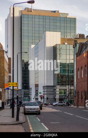 Londres, Royaume-Uni - novembre 2019, immeubles de bureaux modernes en verre et béton, près de la gare de Liverpool Street Station Banque D'Images