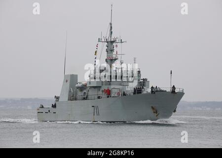 Le Minesweeper de la Marine royale du Canada NCSM SUMMERSIDE (MM711) approche de la base navale Banque D'Images