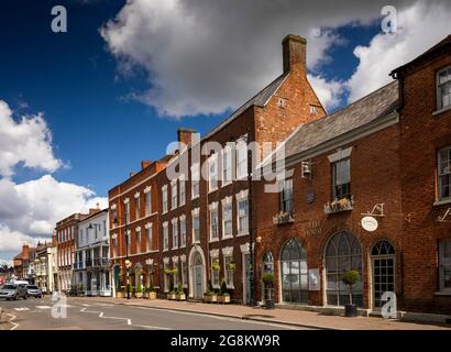 Royaume-Uni, Angleterre, Worcestershire, Pershore, High Street, propriétés commerciales et résidentielles historiques Banque D'Images