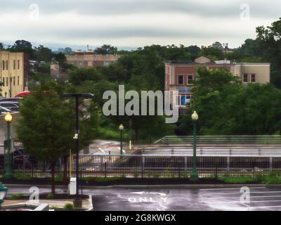 Syracuse, New York, États-Unis. 17 juillet 2021. Vue sur Onondaga Creek dans le centre-ville de Syracuse, New York, vue sud-ouest Banque D'Images