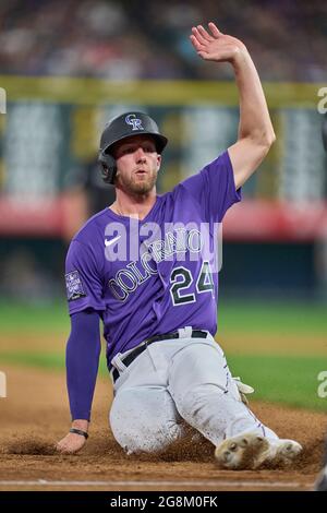 1202021 juillet : le deuxième bassineur du Colorado, Ryan McMahon (24), glisse en troisième pendant le match avec les Seattle Mariners et les Colorado Rockies qui se sont tenus à Coors Field dans Denver Co. David Seelig/Cal Sport Medi Banque D'Images