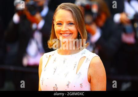 Cannes, Frankreich. 06e juillet 2021. Cannes, France - 06 juillet 2021: Festival de Cannes avec l'actrice Jodie Foster au Red Carpet Credit: dpa/Alay Live News Banque D'Images