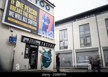 Brighton, East Sussex, Royaume-Uni. 3 juillet 2021. Un panneau d'affichage a été érigé dans le centre-ville de Brighton pour cibler Matt Hancock après l'apparition des images de bombardement Banque D'Images