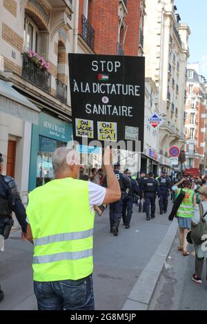 MANIFESTATION CONTRE LA VACCINATION À PARIS Banque D'Images