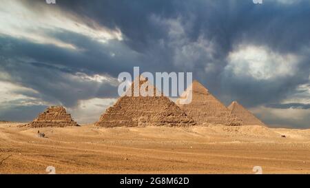 Les grandes pyramides de Gizeh en Égypte Banque D'Images