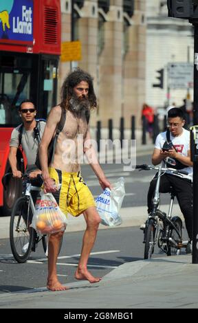 Londres, Royaume-Uni. 21 juillet 2021. Journée ensoleillée dans le West End de Londres comme la vague de chaleur continue. Credit: JOHNNY ARMSTEAD/Alamy Live News Banque D'Images