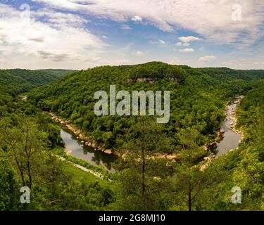 Big South Fork de la rivière Cumberland méandres autour de Devil's Jump Overlook, dans la forêt nationale Daniel Boone, près de Stearns, Kentucky. Banque D'Images