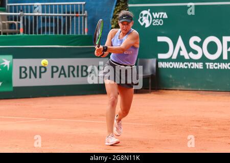 Gdansk, Pologne. 21 juillet 2021. Weronika Falkowska (POLOGNE) joue contre Tamara Korpatsch (ALLEMAGNE) lors du tournoi ouvert BNP Paribas Pologne (catégorie WTA 250) à Gdynia. (Note finale 7:5, 6:1 pour Korpatsch). Crédit : SOPA Images Limited/Alamy Live News Banque D'Images