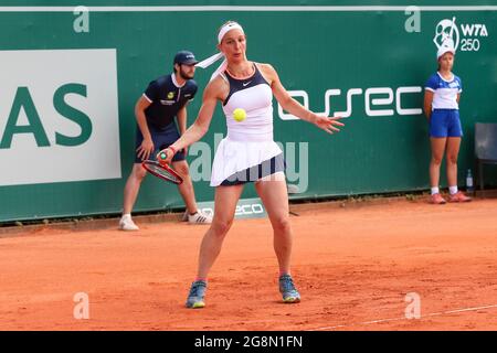 Tamara Korpatsch (ALLEMAGNE) joue contre Weronika Falkowska (POLOGNE) lors du tournoi ouvert BNP Paribas Pologne (catégorie WTA 250) à Gdynia. (Note finale 7:5, 6:1 pour Korpatsch). (Photo de Grzesiek J?drzejewski/SOPA Images/Sipa USA) crédit: SIPA USA/Alay Live News Banque D'Images