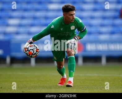 Reading, Royaume-Uni. 21 juillet 2021. Reading, ANGLETERRE - JUILLET 21: Reading's Luke Southwood pendant friendly entre Reading et West Ham United au Select car Leasing Stadium, Reading, Royaume-Uni le 21 juillet 2021 crédit: Action Foto Sport/Alay Live News Banque D'Images