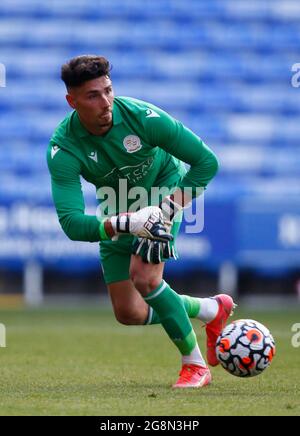 Reading, Royaume-Uni. 21 juillet 2021. Reading, ANGLETERRE - JUILLET 21: Reading's Luke Southwood pendant friendly entre Reading et West Ham United au Select car Leasing Stadium, Reading, Royaume-Uni le 21 juillet 2021 crédit: Action Foto Sport/Alay Live News Banque D'Images