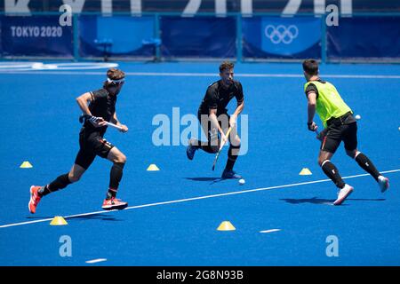 Tokio, Japon. 22 juillet 2021. Hockey : Jeux olympiques, entraînement, Allemagne, au stade de hockey de l'Oi. Timm Herzbruch (M) joue le ballon en Allemagne. Credit: Swen Pförtner/dpa/Alay Live News Banque D'Images