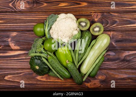 Variété de fruits et légumes verts. Assortiment de légumes frais Banque D'Images