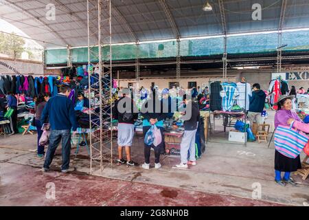 TILCARA, ARGENTINE - 12 AVRIL 2015 : vue sur un marché dans le village de Tilcara. Banque D'Images