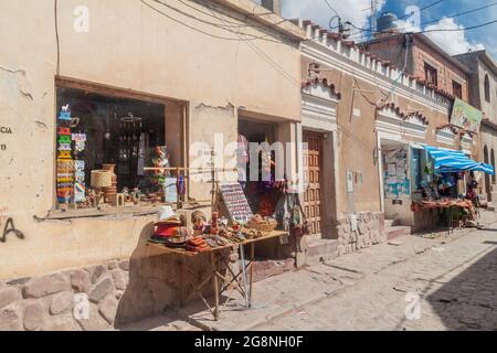 HUMAHUACA, ARGENTINE - 12 AVRIL 2015 : boutiques de souvenirs dans le village de Humahuaca, Argentine Banque D'Images