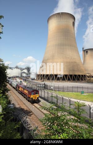 DB Cargo classe 66 loco 66092 transport de la centrale électrique Drax 1250 vers le service de biomasse d'Immingham depuis Drax le 20/07/21. Banque D'Images