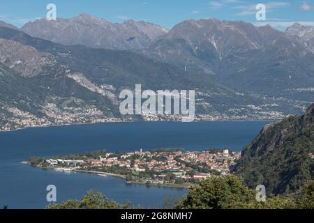 Paysage du lac de Côme et de la presqu'île de Dervio, Lac de Côme, Lombardie, Italie, Europe Banque D'Images