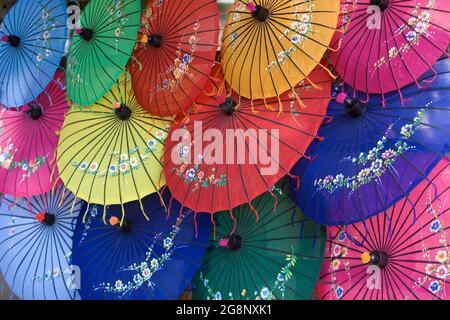 Parapluies en papier, Mingun, région de Sagaing, Myanmar, Birmanie, Asie du Sud-est Banque D'Images