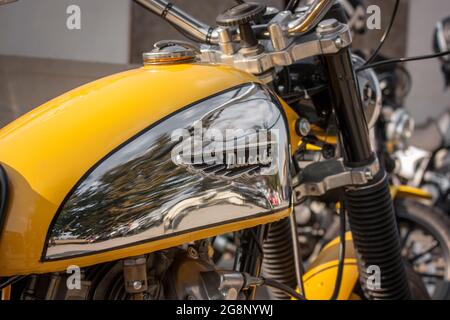 ROVIGO, ITALIE, 21 JUILLET 2021 : détails de l'ancienne moto Banque D'Images