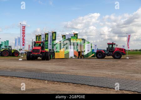 Russie, région de Leningrad - juin 2019 : la marque de tracteurs puissants Kirovets à l'exposition Banque D'Images