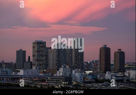 Tokio, Japon. 22 juillet 2021. Vue sur la ville de Tokyo Bayside la nuit. Les Jeux olympiques de Tokyo de 2020 auront lieu de 23.07.2021 à 08.08.2021. Credit: Jan Woitas/dpa-Zentralbild/dpa/Alay Live News Banque D'Images