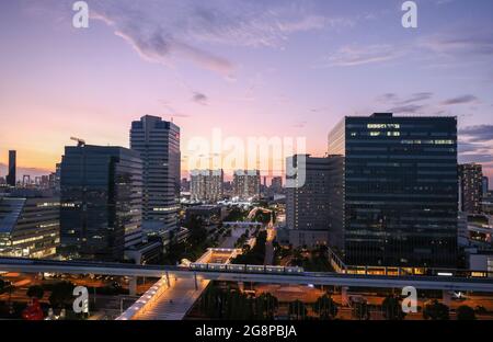 Tokio, Japon. 22 juillet 2021. Vue sur la ville de Tokyo Bayside la nuit. Les Jeux olympiques de Tokyo de 2020 auront lieu de 23.07.2021 à 08.08.2021. Credit: Jan Woitas/dpa-Zentralbild/dpa/Alay Live News Banque D'Images
