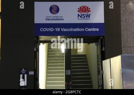 Sydney, Australie. 22 juillet 2021. Sonic Healthcare Covid-19 vaccination Center sur Pitt Street. Credit: Richard Milnes/Alamy Live News Banque D'Images
