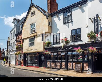 Les vieilles auberges Golden Slipper et Royal Oak sur Goodramgate dans le Yorkshire de York, en Angleterre Banque D'Images