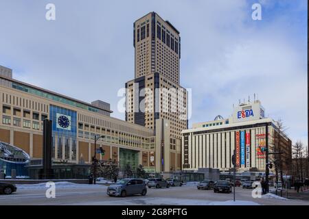 Sapporo, Hokkaido, Japon - 25 décembre 2017 : la gare JR Sapporo est une gare ferroviaire à Hokkaido, Japon. Il possède également le plus haut bâtiment de Hokkaid Banque D'Images