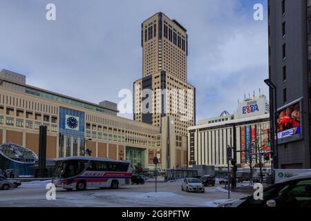 Sapporo, Hokkaido, Japon - 25 décembre 2017 : la gare JR Sapporo est une gare ferroviaire à Hokkaido, Japon. Il possède également le plus haut bâtiment de Hokkaid Banque D'Images