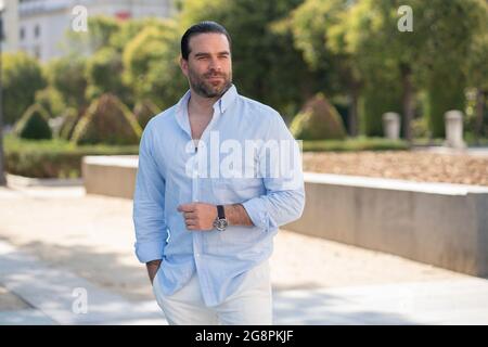 Madrid, Espagne. 22 juillet 2021. Alejandro Nones, acteur vénézuélien, pose pour des photos lors de sa visite au Festival de Cannes à Madrid. (Photo par Atilano Garcia/SOPA Images/Sipa USA) crédit: SIPA USA/Alay Live News Banque D'Images