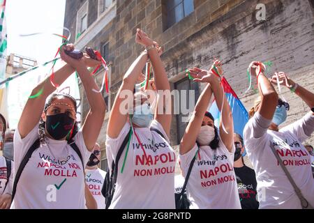 Rome, Italie. 22 juillet 2021. Manifestation nationale organisée par les travailleurs de Whirlpool à Rome devant le Ministère du développement économique pour protester contre la fermeture de l'usine de Whirlpool à Naples et le licenciement de travailleurs. (Photo de Matteo Nardone/Pacific Press) crédit: Pacific Press Media production Corp./Alay Live News Banque D'Images