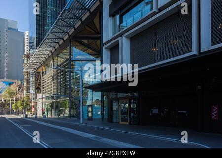 Sydney, Australie. 22 juillet 2021. Sydney, Australie. Jeudi 22 juillet 2021. Vues générales de Barangaroo et de scènes de rue vides.de nouvelles restrictions imposées ont mis fin à tous les travaux de construction à Sydney au moins jusqu'au 30 juillet en raison de la variante très infectieuse du delta de Covid-19. Crédit : Paul Lovelace/Alamy Live News Banque D'Images