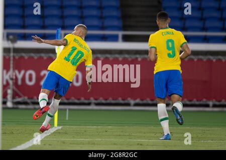 Stade Yokohama, Yokohama, Japon. 22 juillet 2021. Tokyo Jeux Olympiques de 2020, Brésil contre Allemagne; Richarlison du Brésil célèbre son objectif à la 21e minute pour 2-0 Credit: Action plus Sports/Alamy Live News Banque D'Images