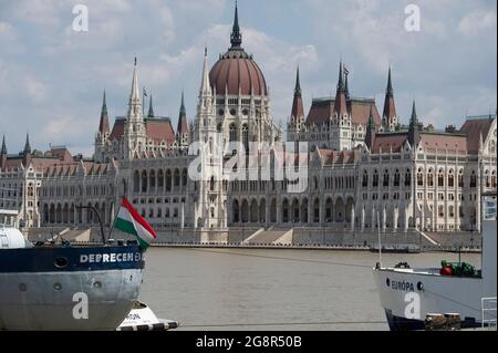 Budapest, Varsovie, Hongrie. 22 juillet 2021. Le bâtiment du Parlement hongrois (Orszaghaz) est photographié le 22 juillet 2021 à Budapest, en Hongrie. (Image de crédit : © Aleksander Kalka/ZUMA Press Wire) Banque D'Images