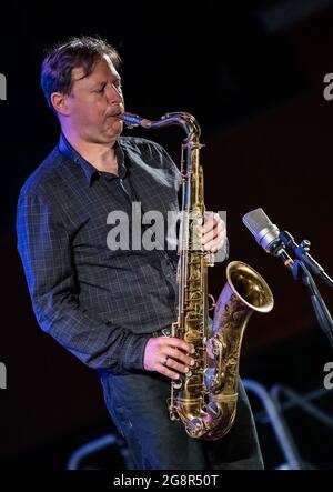 Naples, Italie. 21 juillet 2021. John John Patitucci Triowith Brian Blade et Chris Potter. (Photo de Giovanni Esposto/Pacific Press/Sipa USA) crédit: SIPA USA/Alay Live News Banque D'Images