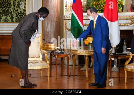 Tokyo, Japon. 22 juillet 2021. Le 22 juillet 2021, le Premier ministre japonais Yoshide Suga (R) accueille la vice-présidente du Soudan du Sud, Rebecca Nyandeng de Mabior, à la maison d'hôtes de l'État d'Akasaka à Tokyo. (Image de crédit: © POOL via ZUMA Press Wire) Banque D'Images