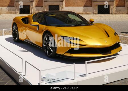 Modène, Italie, 1er juillet 2021 - Ferrari SF90 Spider sport car, Motor Valley Exhibition Banque D'Images