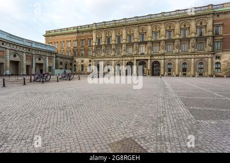 Stockholm, Suède - 18 avril 2016 : Palais de Stockholm ou Palais Royal la résidence officielle et le grand palais royal du monarque suédois sur Stadsh Banque D'Images