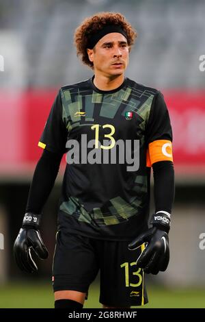 Tokyo, Japon. 22 juillet 2021. GUILLERMO OCHOA (13) gardien de but du Mexique lors d'un match de football masculin entre le Mexique et la France au stade de Tokyo pour les Jeux Olympiques de 2020 à Tokyo. Le Mexique a remporté le match 4-1. (Image de crédit: © Rodrigo Reyes Marin/ZUMA Press Wire) Banque D'Images