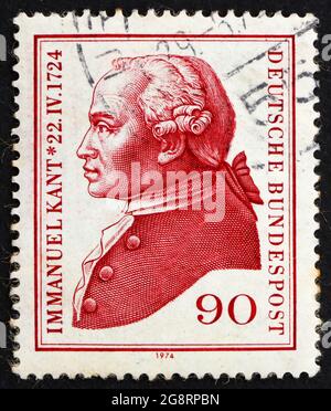ALLEMAGNE - VERS 1974 : un timbre imprimé en Allemagne montre Emmanuel Kant, philosophe, vers 1974 Banque D'Images