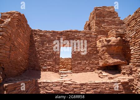 Ruines indiennes anciennes au monument national de Wupatki en Arizona - le plus grand pueblo indépendant Banque D'Images