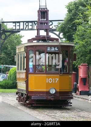 A Glasgow Corporation Yellow tram 1017, le seul tramway d'Écosse du patrimoine en activité au Summerlee Museum of Scottish Industrial Life, Coatbridge. Banque D'Images