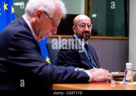 Le président du Conseil européen Charles Michel participe au sommet du G5 Sahel par vidéoconférence, accompagné de Josep Borell, Haut représentant de l'Union européenne pour les affaires étrangères. Bruxelles le 17/02/2021. Le Président du Conseil européen Charles Michel participe au sommet du G5 Sahel en visioconférence accompagne de Josep Borell, Haut Representant de l'Union européenne pour les Affaires Etrangeres. Bruxelles le 17/02/2021. Banque D'Images