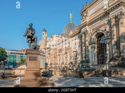 Monument de Gottfried Semper sur la terrasse de Bruehls à Dresde, Saxe, Allemagne Banque D'Images