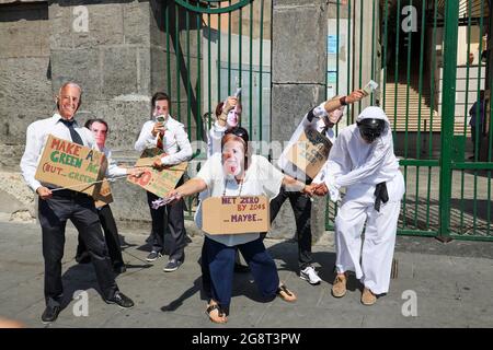 Naples, Italie. 21 juillet 2021. 07/22/2021 Naples, procession de protestation contre le G20 à Naples, départ de Piazza Dante Alighieri et destination Palazzo Reale où sont les ministres de l'environnement du monde (image de crédit: © Fabio Sasso/ZUMA Press Wire) crédit: ZUMA Press, Inc./Alay Live News Banque D'Images