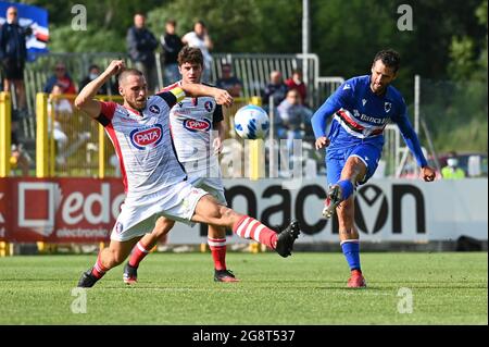 Centro sportivo di Temu, Brescia, Italie, 22 juillet 2021, Antonio Candreva (Sampdoria) et Mangili (Castiglione) pendant UC Sampdoria vs FC Castiglione, match de football amical - photo Alessio Tarpini / LM Banque D'Images